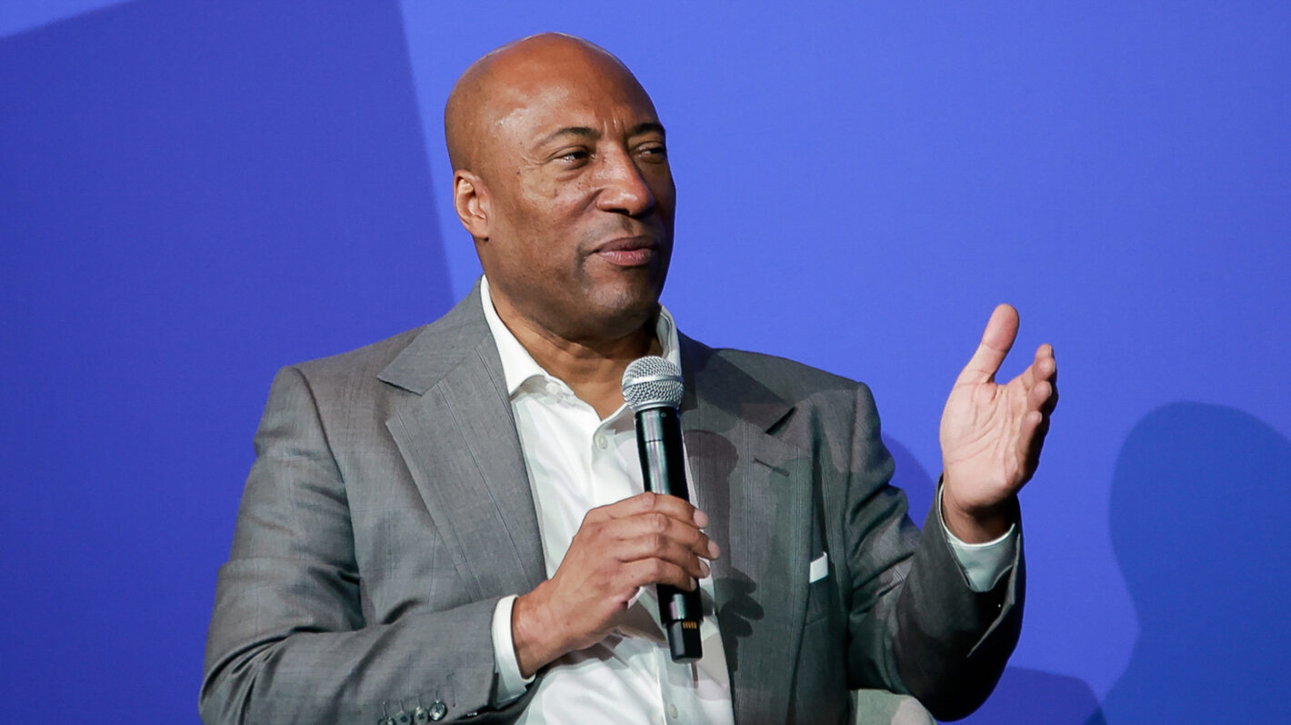 Byron Allen Buys Buzzfeed 120 Million Ceo