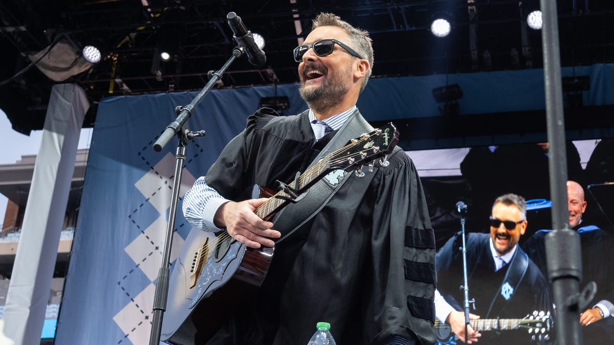 Eric Church Unc Commencement Speech Viral Six Strings