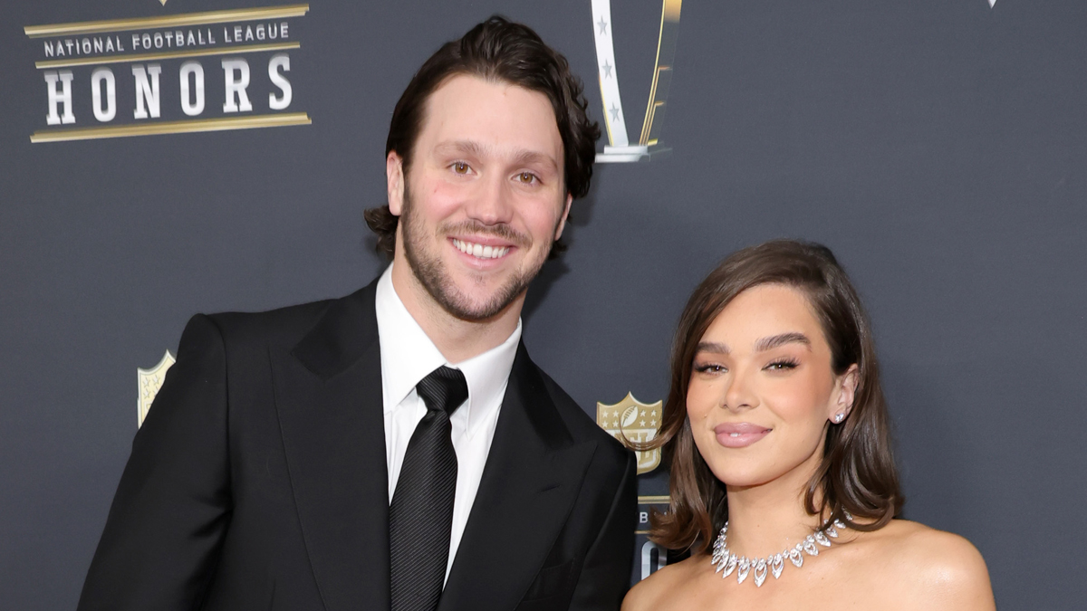 Hailee Steinfeld First Photos Baby Girl Mothers Day