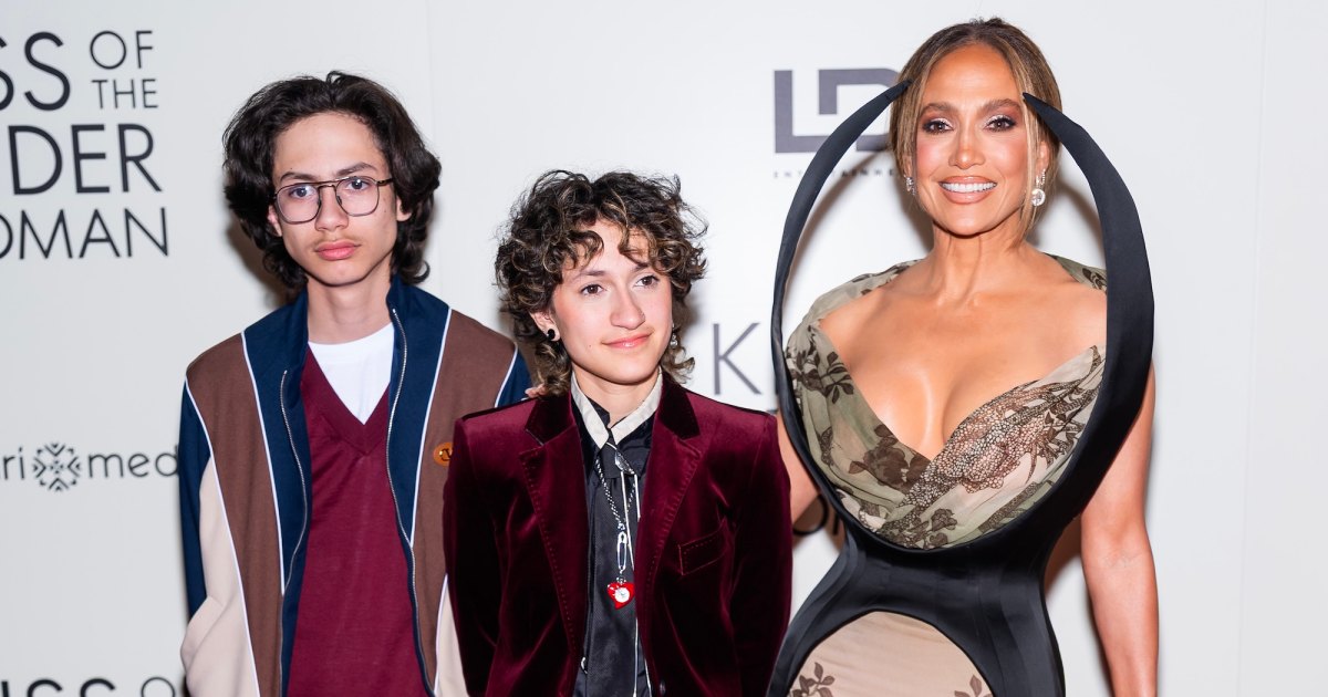 Jennifer Lopez Twins Max Emme Graduation College Crying