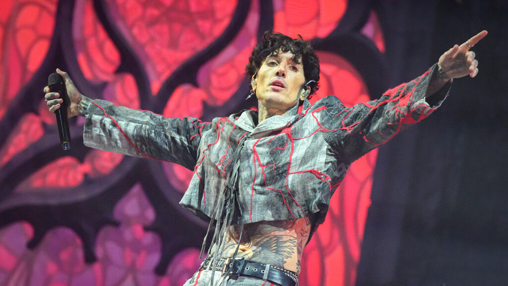 Oli Sykes Bring Me The Horizon Concussion Phone Thrown St Louis