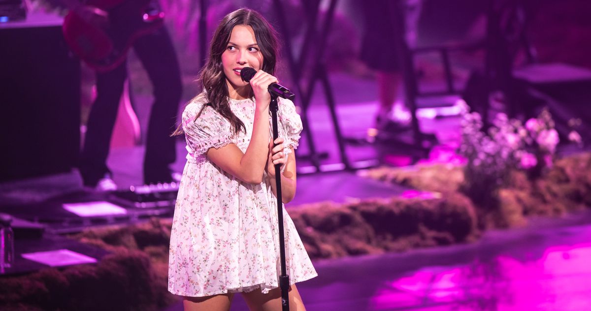 Olivia Rodrigo Babydoll Dress Spotify Barcelona