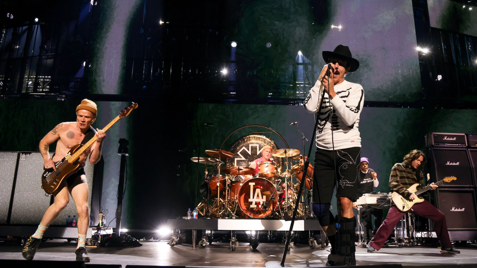 Red Hot Chili Peppers Sell Recorded Catalog Warner Music Group 300 Million