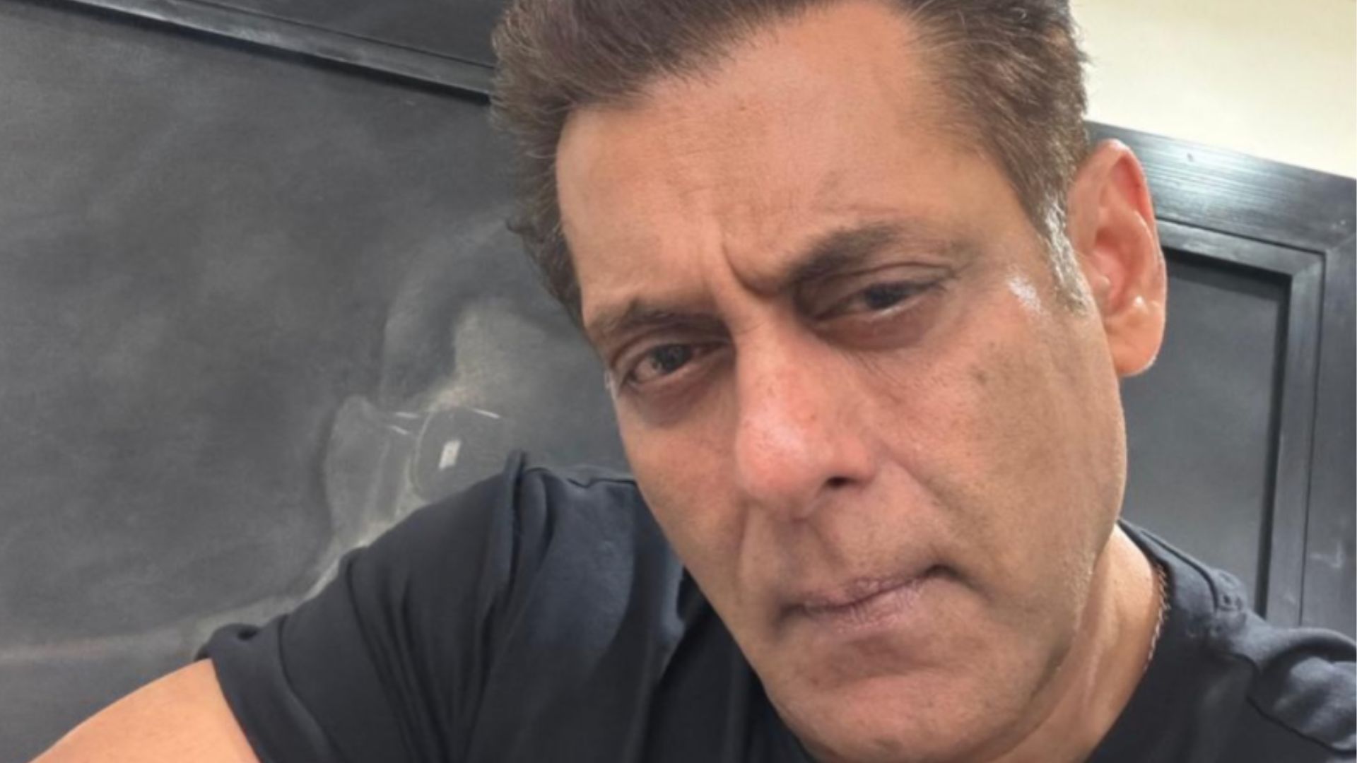 Salman Khan Warns Paparazzi Hospital Mumbai