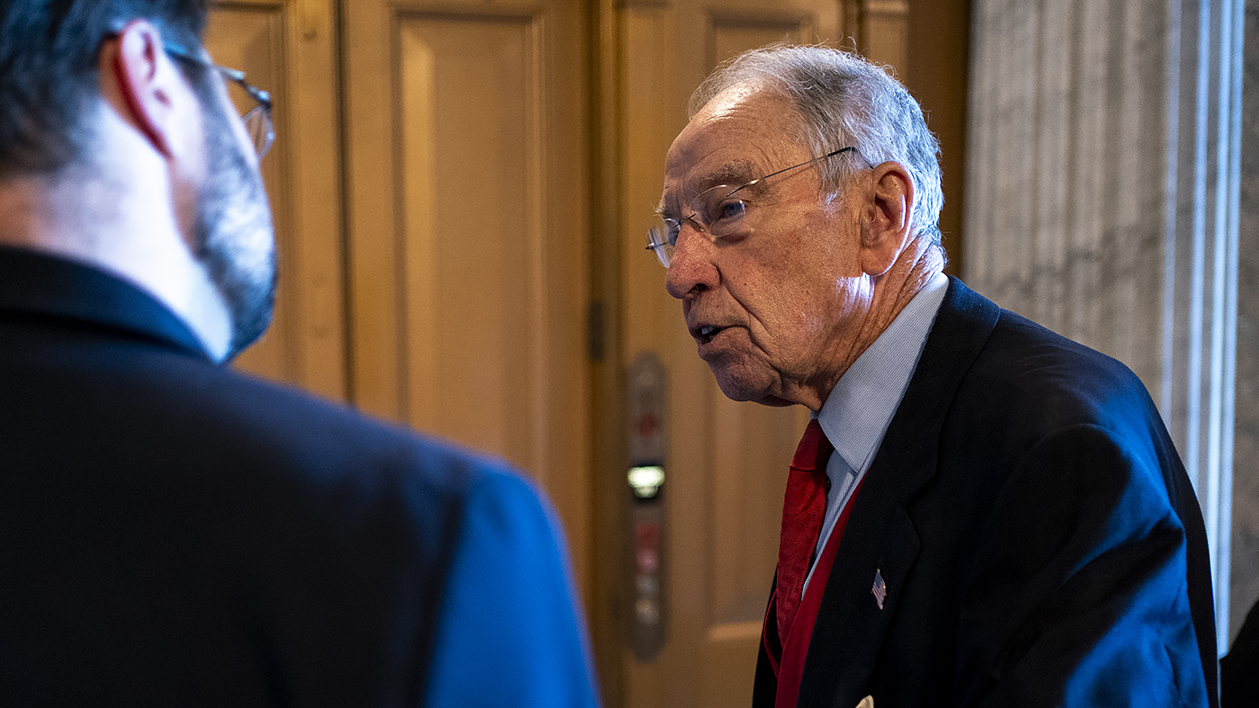 DOJ accused of secretly reviewing lawmakers' texts